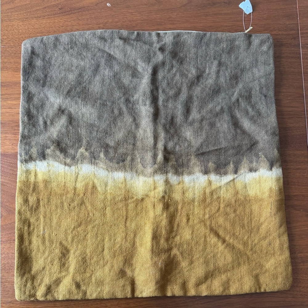Closet clean out! CB2 Natural Dye Brown Pillow Cover Tie Dye Boho 18” x 18” New - Picture 10 of 11